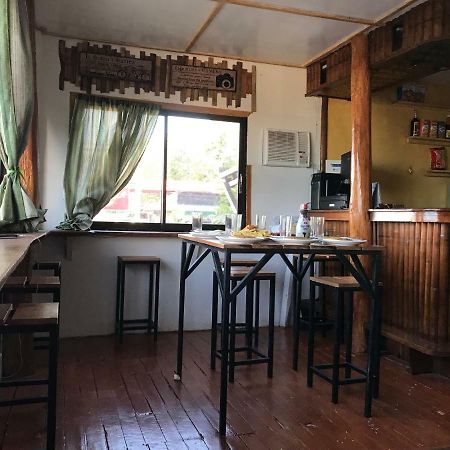 Island Hostel Coron Esterno foto